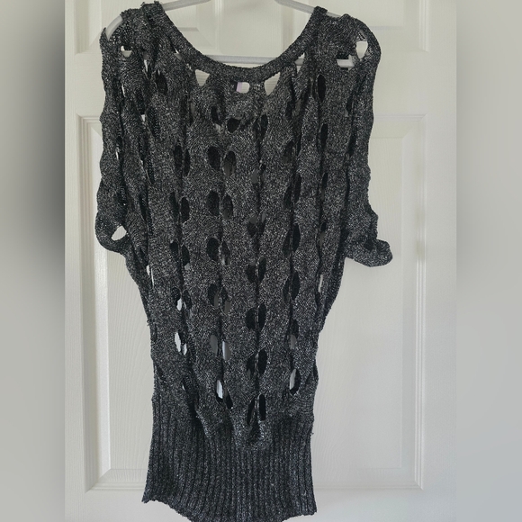 SWEATER IN DARK GRAY SITH HOLES IN SIZE S. - Picture 5 of 5